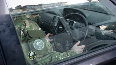 У Франківську бійцям полку спецпризначення "Сафарі" передали авто У Франківську бійцям полку спецпризначення "Сафарі" передали авто