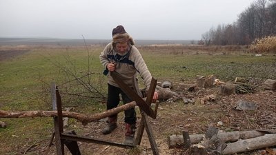 Чоловік з Тернопільщини майже 40 років живе сам у лісі Чоловік з Тернопільщини майже 40 років живе сам у лісі