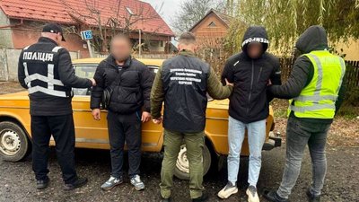 6 тисяч доларів за подорож: 18-річного закарпатця підозрюють у переправлені чоловіка через кордон 6 тисяч доларів за подорож: 18-річного закарпатця підозрюють у переправлені чоловіка через кордон