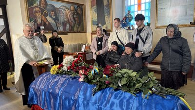 Херсон, прощання з військовим, провели в останню путь бійця 