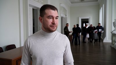 Гроші на ЗСУ в Чернігові, коментує в.о. міського голови Олександр Ломако у міськраді