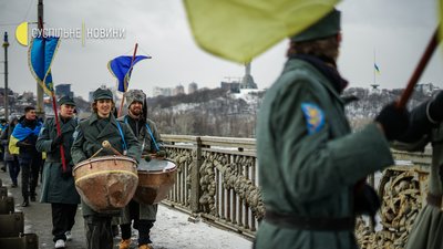 У Києві організували "живий ланцюг" до Дня соборності України У Києві організували "живий ланцюг" до Дня соборності України