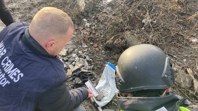 Слідчі працюють на місці влучання по депо у Салтівському районі Харкова