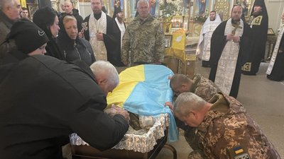В Мукачеві попрощалися із полеглим захисником Олександром Шелякіним