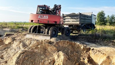 Незаконно видобували пісок на площі понад шість гектарів – на Житомирщині судитимуть трьох чоловіків Незаконно видобували пісок на площі понад шість гектарів – на Житомирщині судитимуть трьох чоловіків