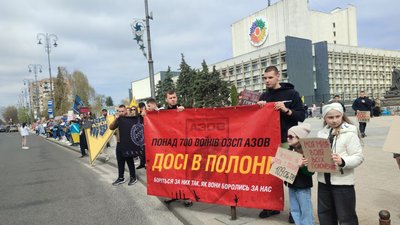 У Черкасах відбулася акція на підтримку полонених У Черкасах відбулася акція на підтримку полонених