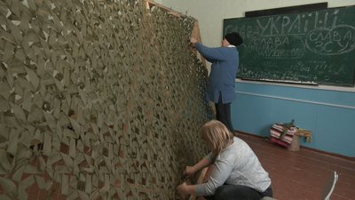 На Франківщині волонтери налагодили виробництво маскувальних сіток