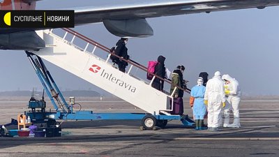 Українці прилетіли із Китаю Українці прилетіли із Китаю
