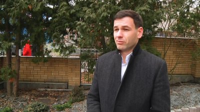 У Житомирі жителям приватних будинків роздали 4 тисячі індивідуальних сміттєвих баків У Житомирі жителям приватних будинків роздали 4 тисячі індивідуальних сміттєвих баків