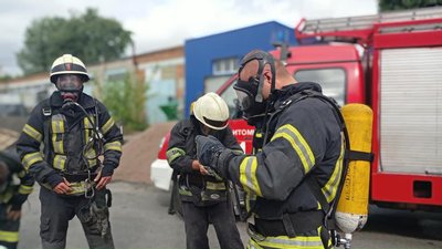 У Житомирі рятувальники провели тактико-спеціальні навчання в торговельному центрі У Житомирі рятувальники провели тактико-спеціальні навчання в торговельному центрі