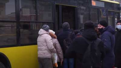 Найбільш проблемними місцями у Хмельницькому є кінцеві зупинки мікрорайонів Ракове, Озерна та Гречани. Фото: Суспільне Поділля Найбільш проблемними місцями у Хмельницькому є кінцеві зупинки мікрорайонів Ракове, Озерна та Гречани. Фото: Суспільне Поділля