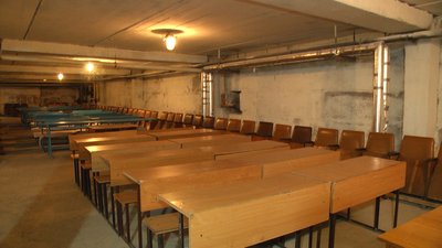 Під час повітряних тривог студенти переходять в укриття Під час повітряних тривог студенти переходять в укриття