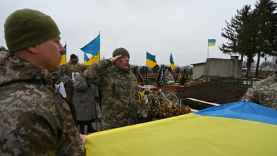 На Тернопільщині попрощалися із загиблим бійцем Миколою Юрчишиним На Тернопільщині попрощалися із загиблим бійцем Миколою Юрчишиним