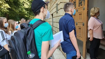 Понад 3 тисячі учасників склали сьогодні ЗНО з математики на Закарпатті Понад 3 тисячі учасників склали сьогодні ЗНО з математики на Закарпатті