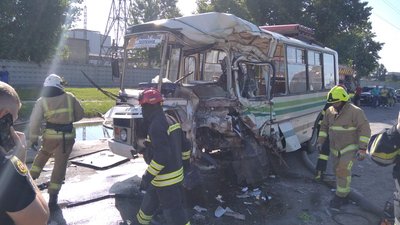 На Рівненщині зіткнулись рейсовий автобус та вантажівка: що відомо про ДТП