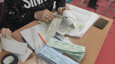 У Львові триває підрахунок голосів: репортаж із дільниці У Львові триває підрахунок голосів: репортаж із дільниці