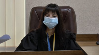 На Полтавщині поховали Зореславу Довгаль, у вбивстві якої підозрюють її сина. Його взяли під варту На Полтавщині поховали Зореславу Довгаль, у вбивстві якої підозрюють її сина. Його взяли під варту