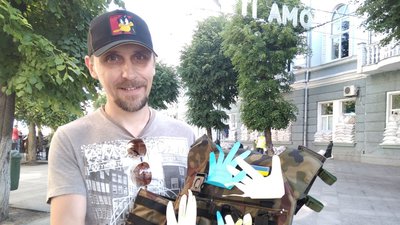 "Долоньки допомоги" для ЗСУ – діти Житомирщини долучилися до збору коштів для військових "Долоньки допомоги" для ЗСУ – діти Житомирщини долучилися до збору коштів для військових