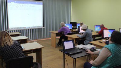 Не боятися комп'ютера: літніх житомирян та переселенців навчають основам комп'ютерної грамотності Не боятися комп'ютера: літніх житомирян та переселенців навчають основам комп'ютерної грамотності