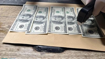 В Одесі помічник судді за гроші "зливав" інформацію про заплановані обшуки В Одесі помічник судді за гроші "зливав" інформацію про заплановані обшуки