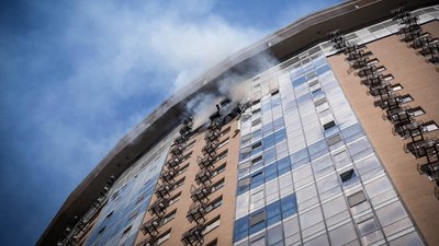 «За пів хвилини почули вибух»: очевидці розповіли про удар дрона по багатоповерхівці в Одесі «За пів хвилини почули вибух»: очевидці розповіли про удар дрона по багатоповерхівці в Одесі