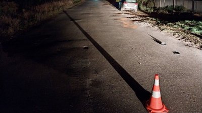 "Вибіг на проїжджу частину". На Сумщині 7-річний хлопчик потрапив під колеса автівки