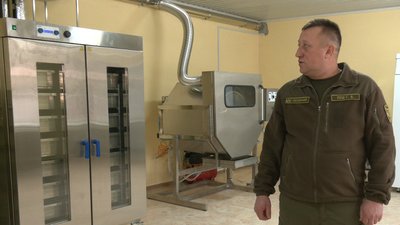 На Черкащині заготовляють насіння шишки, сушити звозять до лісництва На Черкащині заготовляють насіння шишки, сушити звозять до лісництва