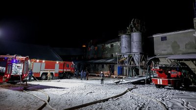 Поліцейські Тернопільщини розпочали кримінальне провадження через пожежу на хлібокомбінаті Поліцейські Тернопільщини розпочали кримінальне провадження через пожежу на хлібокомбінаті