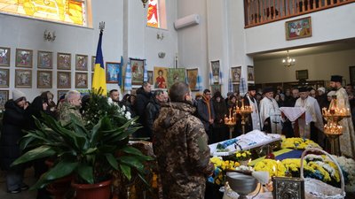 У Луцьку попрощалися з 47-річним захисником Вадимом Кравчуком У Луцьку попрощалися з 47-річним захисником Вадимом Кравчуком