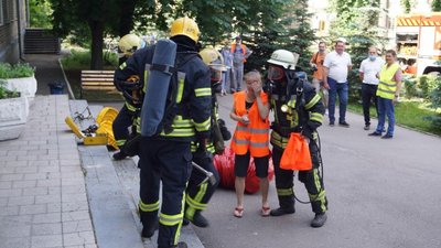 У Запорізькому гуртожитку провели навчання з протипожежної безпеки У Запорізькому гуртожитку провели навчання з протипожежної безпеки