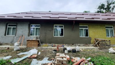 На Львівщині волонтери ремонтують будинок для літніх людей