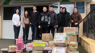 Щотижня ярмаркують: за вторговані гроші допомгають ЗСУ Щотижня ярмаркують: за вторговані гроші допомгають ЗСУ