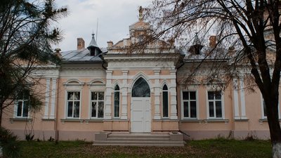 Поет, вечірки та розкішні парки. Три історії буковинських палаців Поет, вечірки та розкішні парки. Три історії буковинських палаців