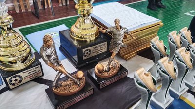 У Сумах відбувся фінальний тур відкритого чемпіонату міста з футзалу серед ветеранів У Сумах відбувся фінальний тур відкритого чемпіонату міста з футзалу серед ветеранів