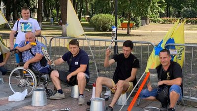 Основні вимоги протестувальників – це зменшити вартість митних платежів Основні вимоги протестувальників – це зменшити вартість митних платежів