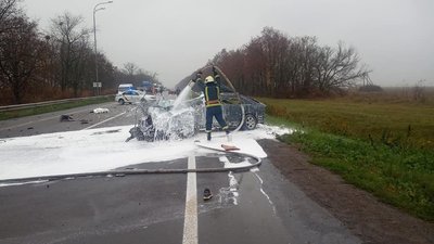 Рівненщина: легковик зіткнувся з вантажівкою. Двоє загиблих Рівненщина: легковик зіткнувся з вантажівкою. Двоє загиблих