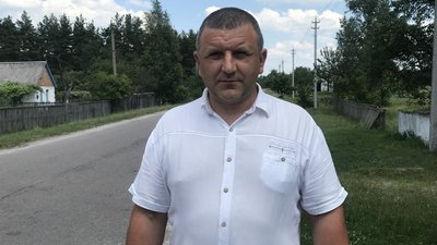 Поки батько на фронті, 14-річний Вадим Сліпченко з Житомирщини проживає у дідуся і бабусі Поки батько на фронті, 14-річний Вадим Сліпченко з Житомирщини проживає у дідуся і бабусі