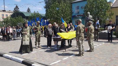 В Одеській області прощалися з військовим, який загинув на Донеччині В Одеській області прощалися з військовим, який загинув на Донеччині