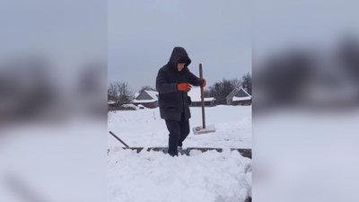 19-річний волинянин зліпив сніговика висотою у понад шість метрів 19-річний волинянин зліпив сніговика висотою у понад шість метрів
