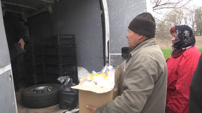 Від господинь – військовим: в селах на Волині волонтери зібрали більше тисячі пасок Від господинь – військовим: в селах на Волині волонтери зібрали більше тисячі пасок