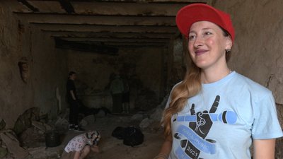 На Тернопільщині під час толоки прибрали замок На Тернопільщині під час толоки прибрали замок