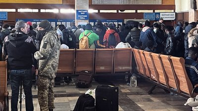 Подалі від війни: від Закарпаття відправився нерегулярний потяг у напрямку Чехії Подалі від війни: від Закарпаття відправився нерегулярний потяг у напрямку Чехії