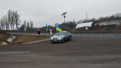 "Автопроїзд єдності": на Черкащині з'єднали прапори зі сходу та заходу України. Як це було "Автопроїзд єдності": на Черкащині з'єднали прапори зі сходу та заходу України. Як це було