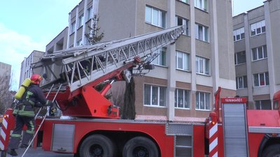 У франківській школі гасили навчальну пожежу У франківській школі гасили навчальну пожежу