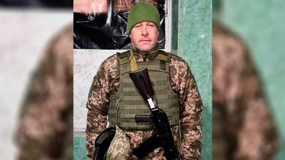 На Чернігівщині попрощалися з трьома солдатами, які загинули у бою на сході України На Чернігівщині попрощалися з трьома солдатами, які загинули у бою на сході України