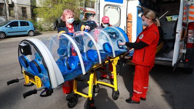 Запорізький медзаклад отримав два біобокси для транспортування хворих з підозрою на коронавірус