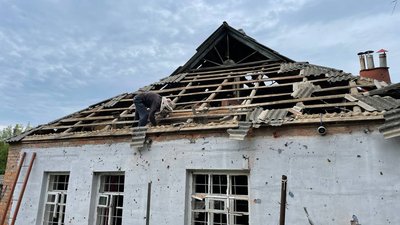 Російські війська 15 серпня обстріляли будинок викладачки української мови у Харкові Російські війська 15 серпня обстріляли будинок викладачки української мови у Харкові