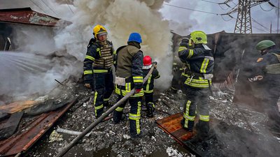 Рятувальники показали наслідки ракетних обстрілів Києва