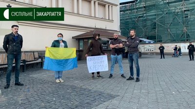 "Нагадай про кожного": в Ужгороді триває акція на підтримку полонених (ФОТО) "Нагадай про кожного": в Ужгороді триває акція на підтримку полонених (ФОТО)