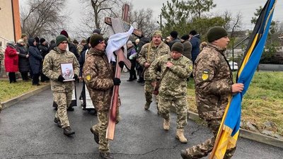 На Дніпропетровщині в останню путь провели загиблого під Бахмутом Віталія Кейду
